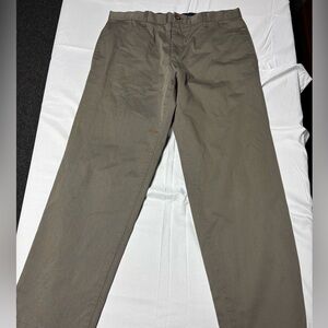 Men’s Classic Gap Khakis Beautiful Condition Size-34x30
